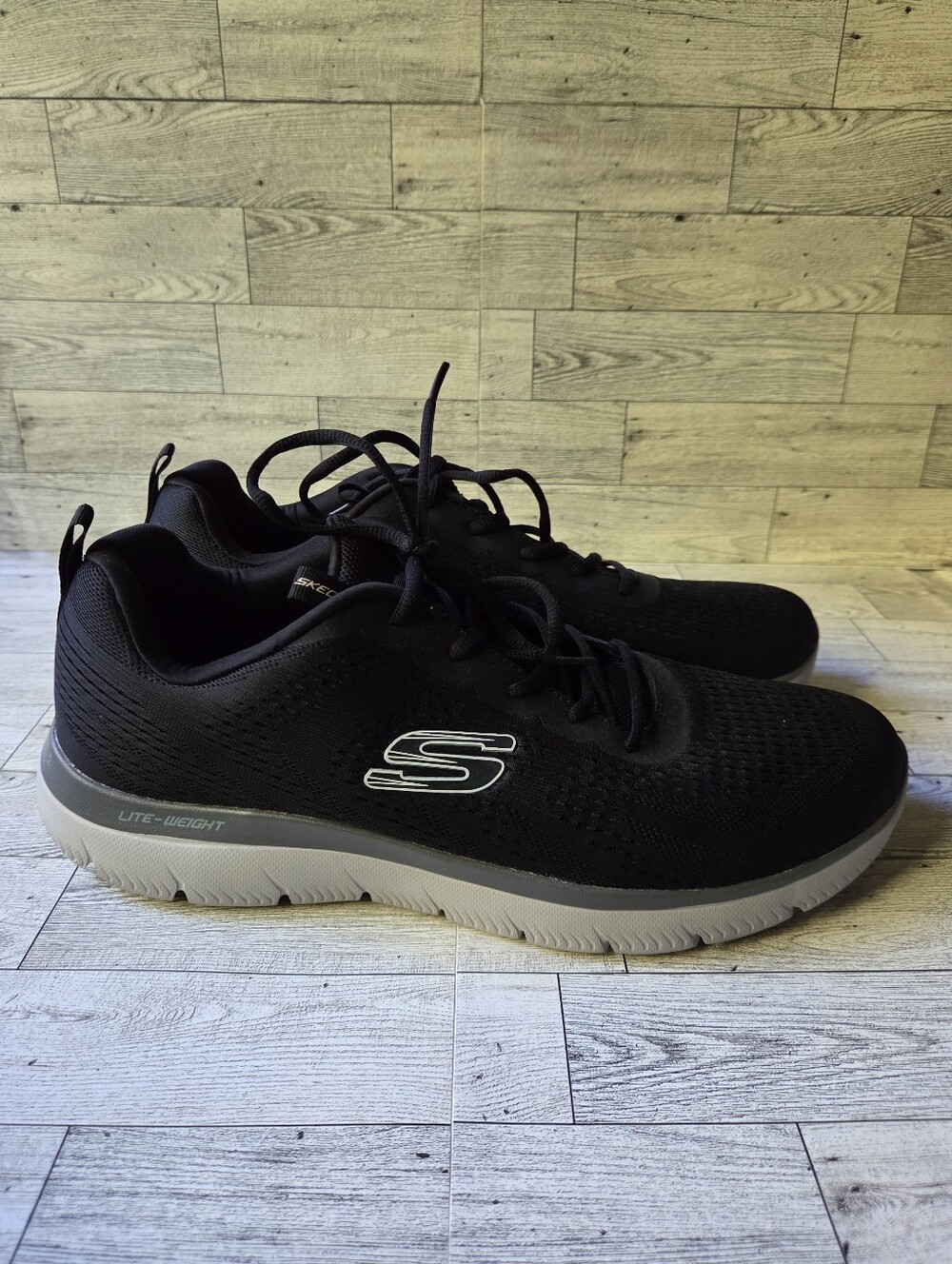 Skechers Summits Men's Size 13 Lightweight Walking Sneakers